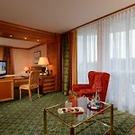 The Monarch 4*