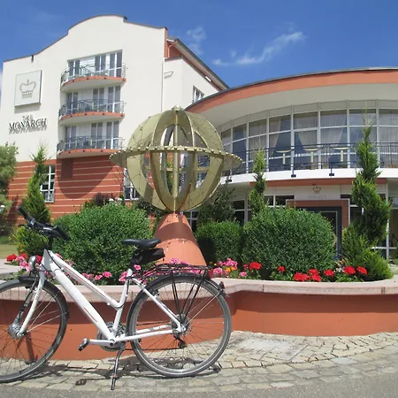 ホテル The Monarch 4*