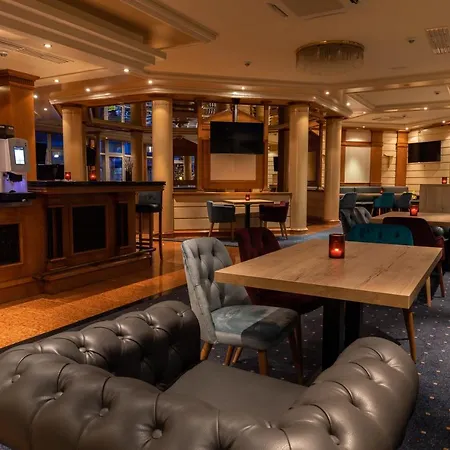 The Monarch 4*