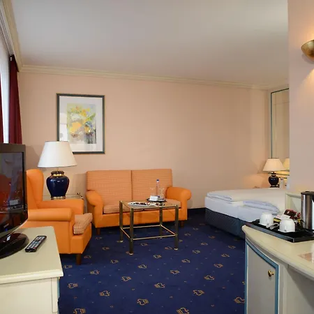 The Monarch Hotel