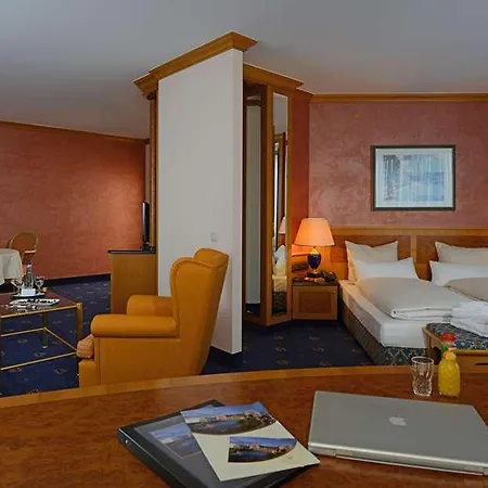 The Monarch 4*