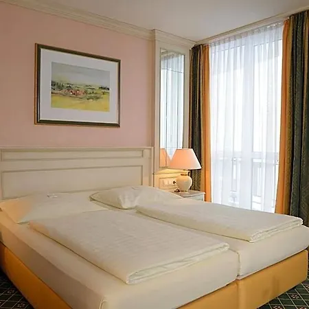 The Monarch Hotel 4*