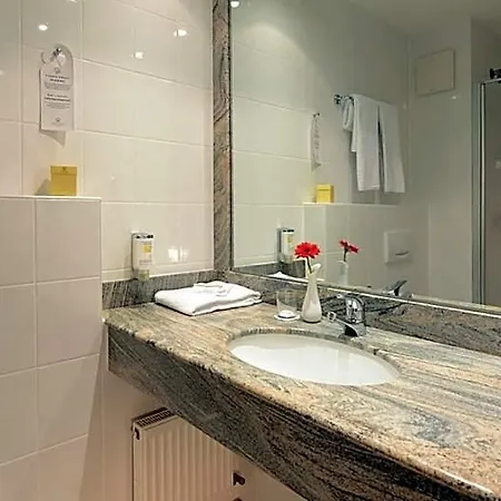 The Monarch Hotel 4*